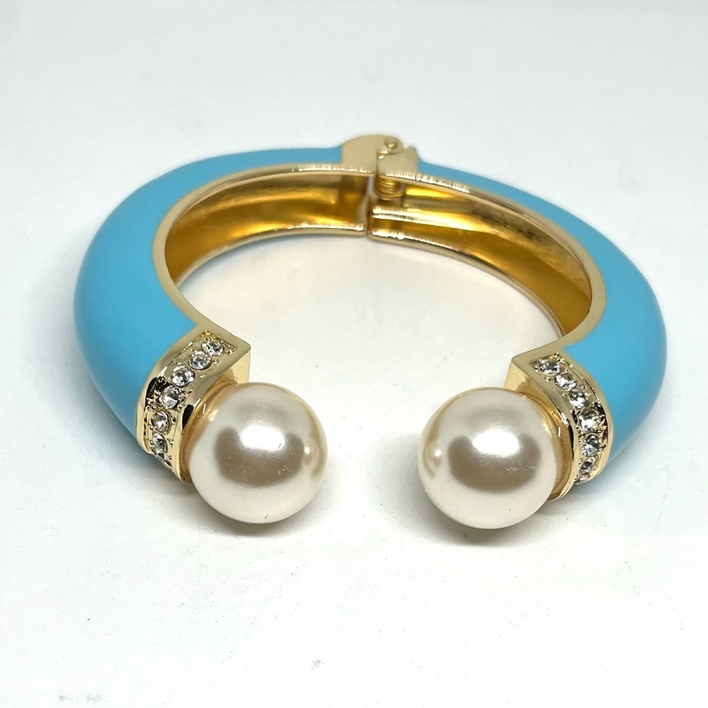 Vintage Inspired Pearl Hinged Bracelet